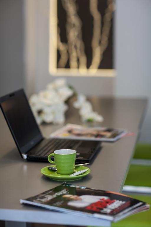 Ibis Styles Antibes Juan Les Pins Hotel Bagian luar foto
